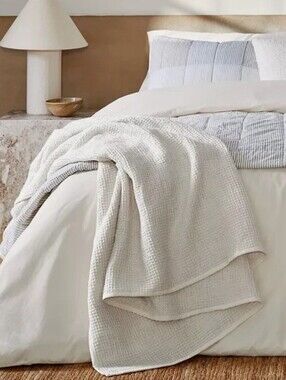 Nate Home  Waffle Knit Blanket Parchment Size King